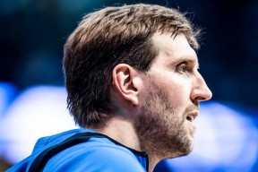 九游体育-里尔训练开放日；国际比赛日强势反弹引欢呼；全明星赛在即；临场指挥获称赞(排超全明星赛)